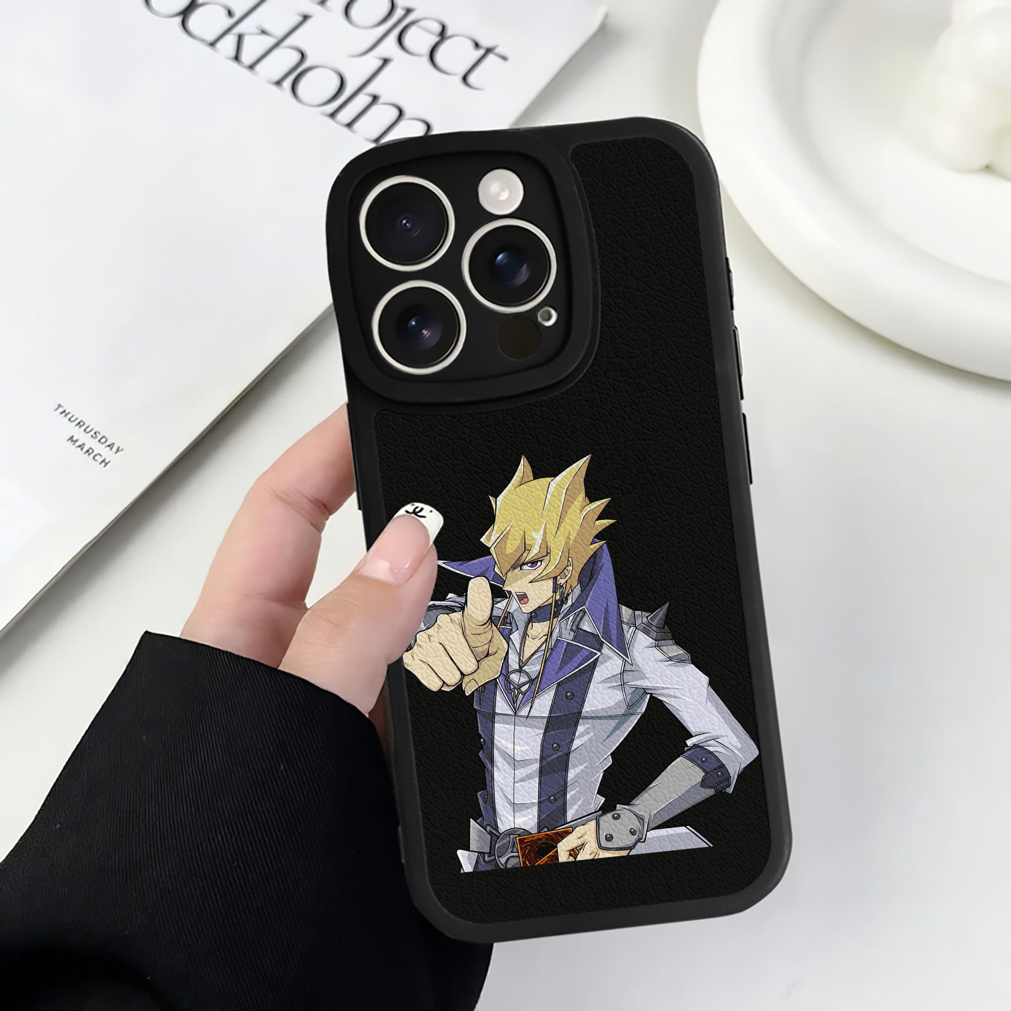 （画像用） 遊☆戯☆王 Yu-Gi-Oh! 【iPhone 16シリーズ対応】シリコンスマホケース（レザー調） 材質：シリコン